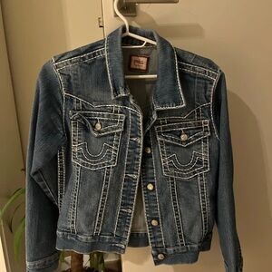 Stylish Blue Denim Jacket with Contrast Stitching
